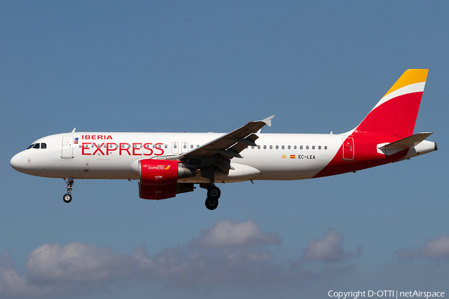 Iberia Express Airbus A320-214 (EC-LEA) | Photo 354130