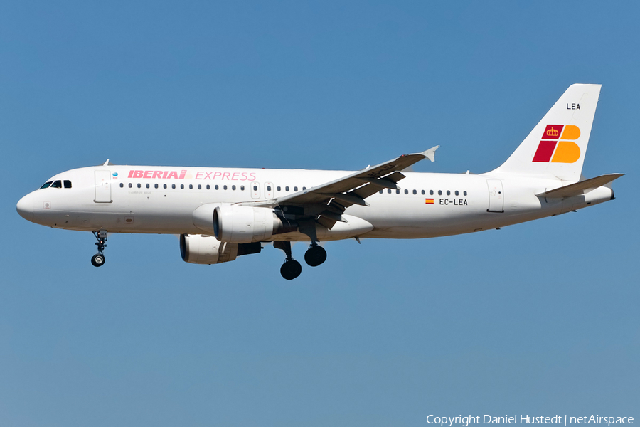 Iberia Express Airbus A320-214 (EC-LEA) | Photo 513350