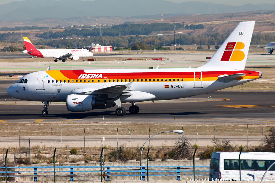 Iberia Airbus A319-111 (EC-LEI) | Photo 196126