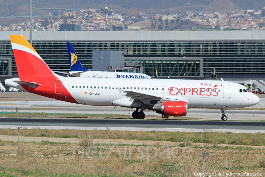 Iberia Express Airbus A320-214 (EC-LKG) | Photo 306348