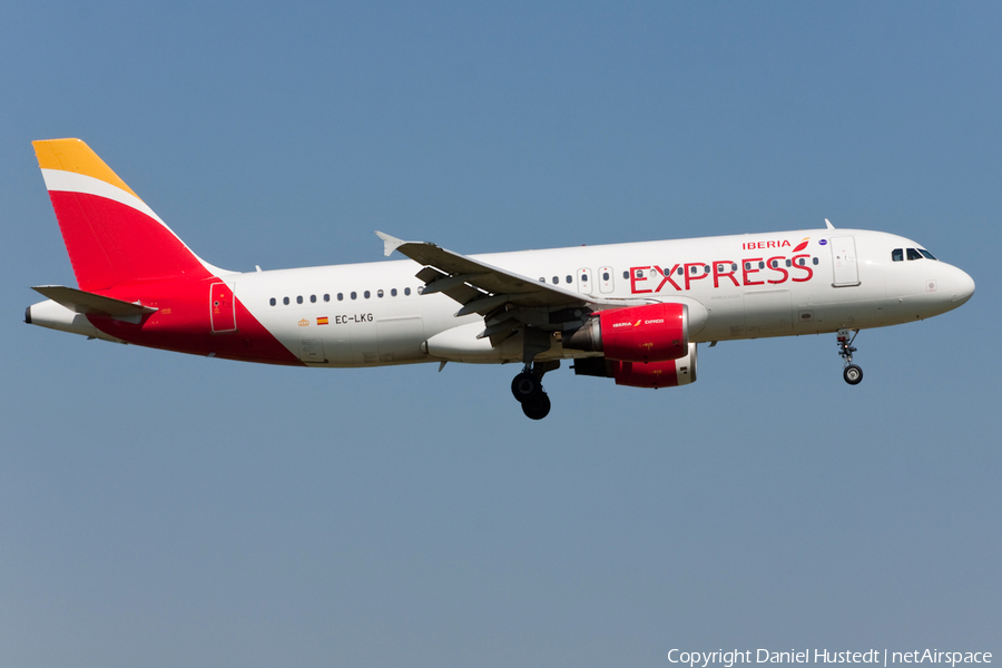 Iberia Express Airbus A320-214 (EC-LKG) | Photo 491811