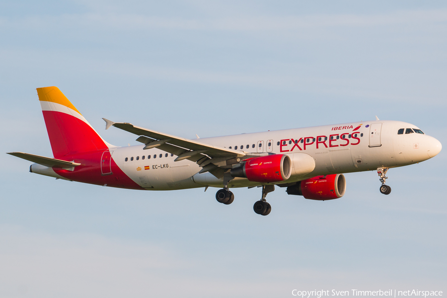 Iberia Express Airbus A320-214 (EC-LKG) | Photo 241703