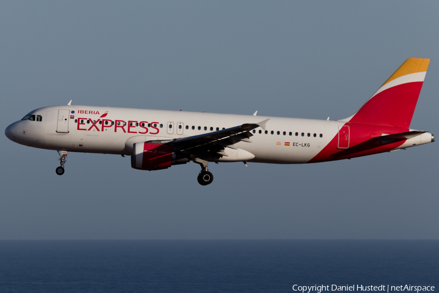 Iberia Express Airbus A320-214 (EC-LKG) | Photo 412999