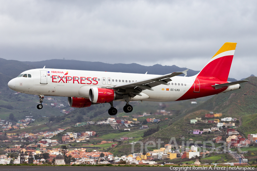 Iberia Express Airbus A320-214 (EC-LKG) | Photo 367082