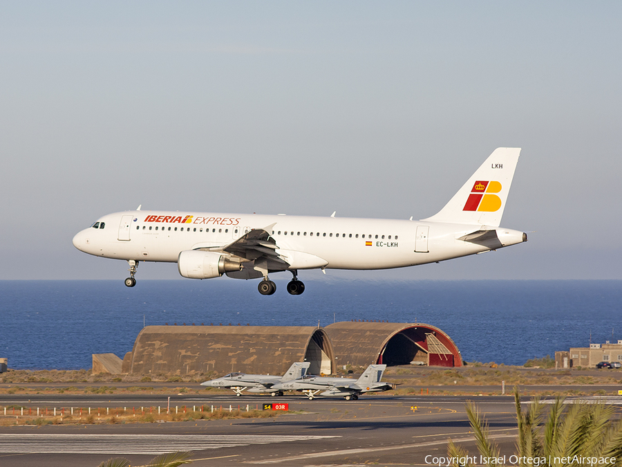 Iberia Express Airbus A320-214 (EC-LKH) | Photo 147634