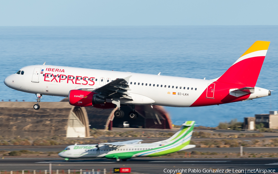 Iberia Express Airbus A320-214 (EC-LKH) | Photo 338983