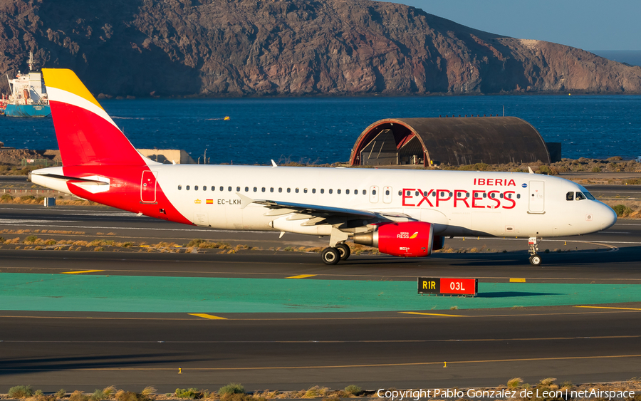 Iberia Express Airbus A320-214 (EC-LKH) | Photo 344331