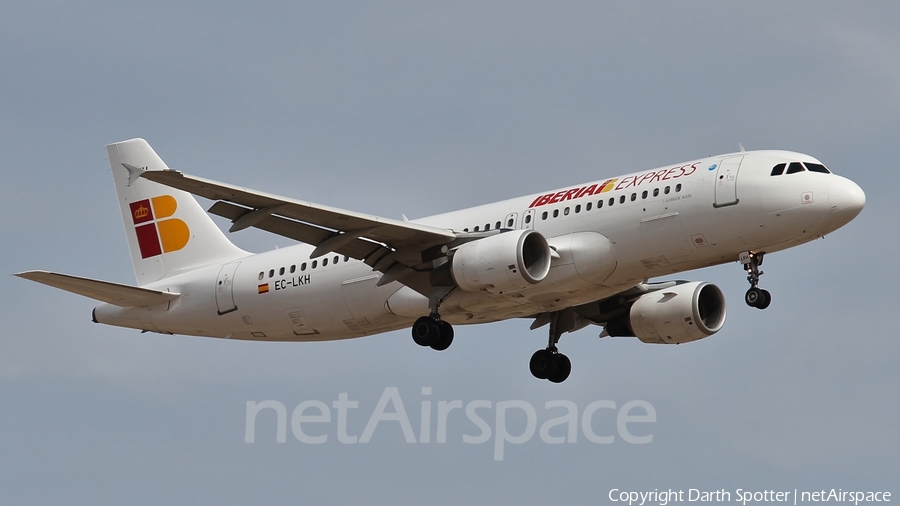 Iberia Express Airbus A320-214 (EC-LKH) | Photo 213145