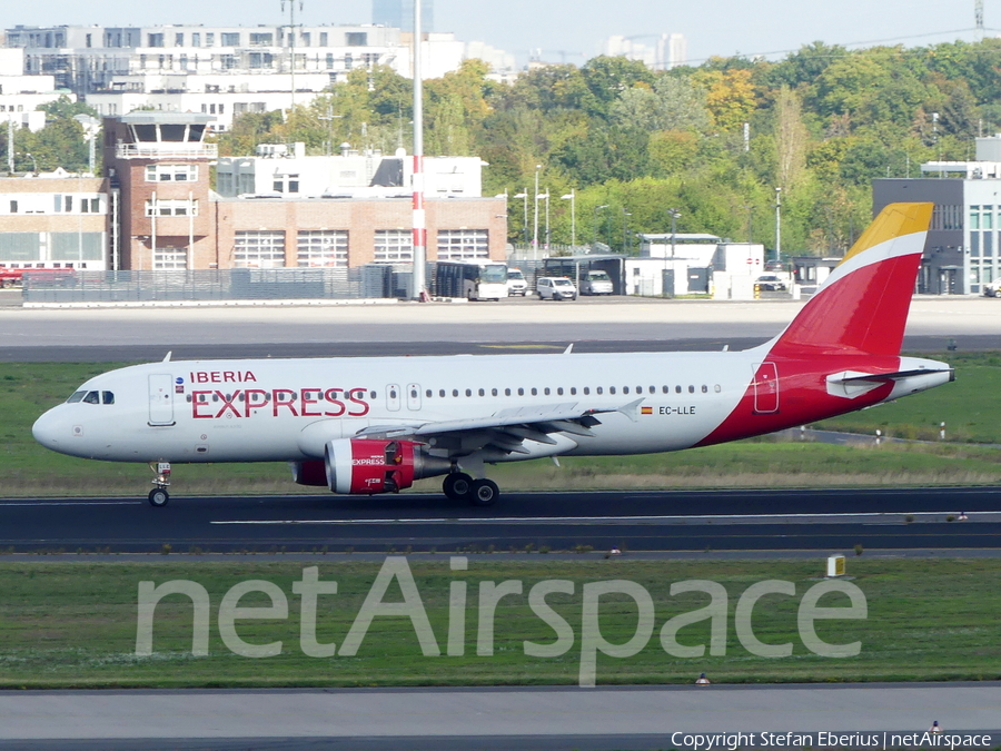 Iberia Express Airbus A320-214 (EC-LLE) | Photo 529189