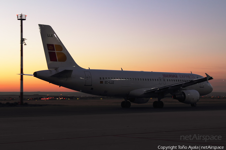 Iberia Express Airbus A320-214 (EC-LLE) | Photo 452386