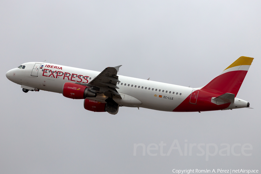 Iberia Express Airbus A320-214 (EC-LLE) | Photo 398192