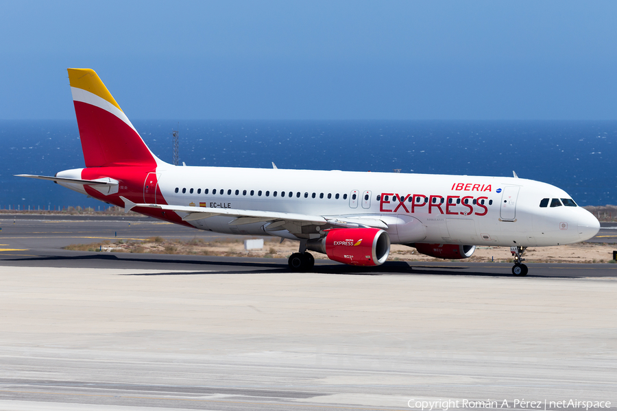 Iberia Express Airbus A320-214 (EC-LLE) | Photo 335168