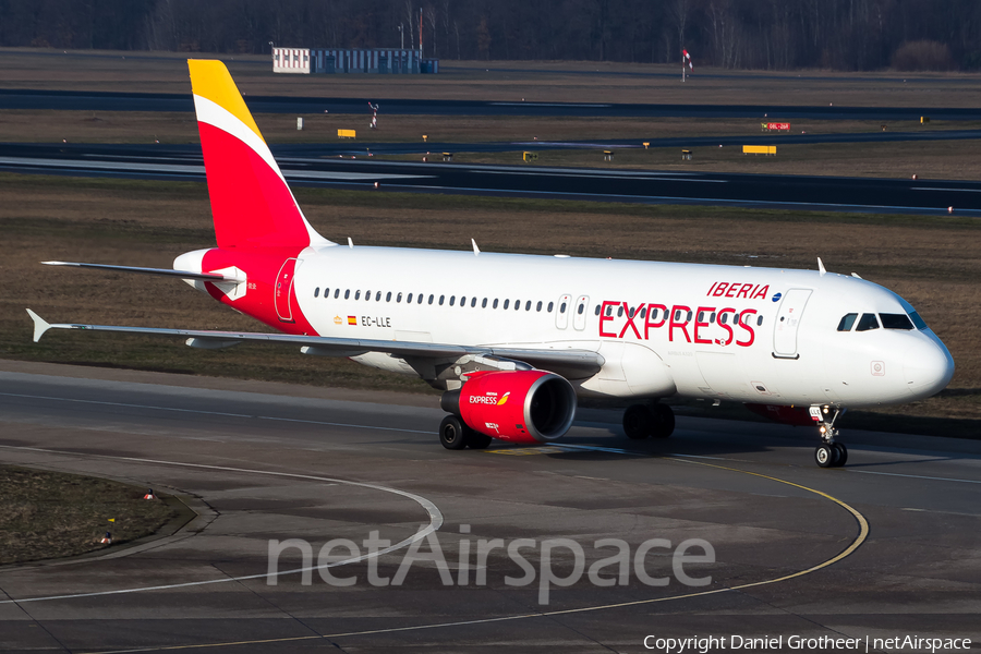 Iberia Express Airbus A320-214 (EC-LLE) | Photo 289827