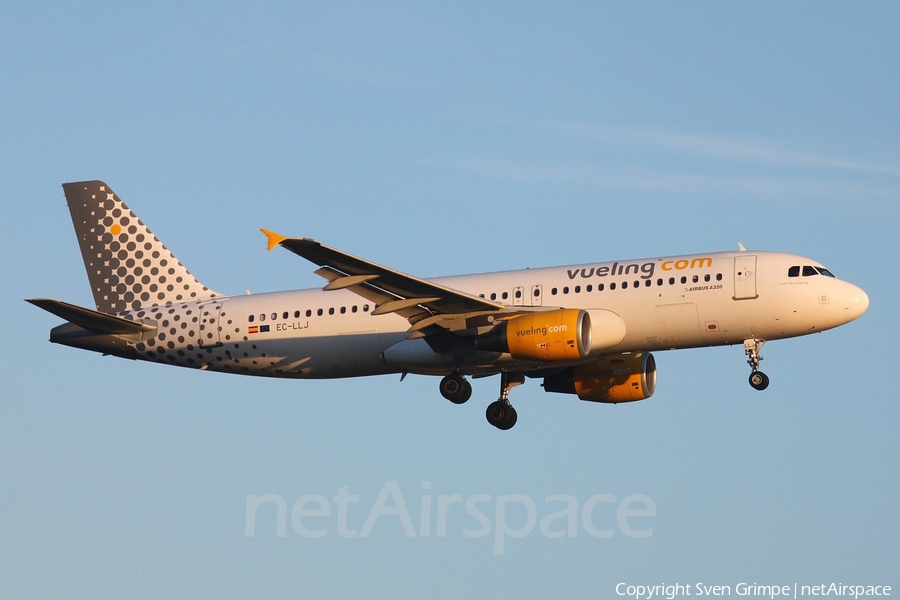 Vueling Airbus A320-214 (EC-LLJ) | Photo 106087