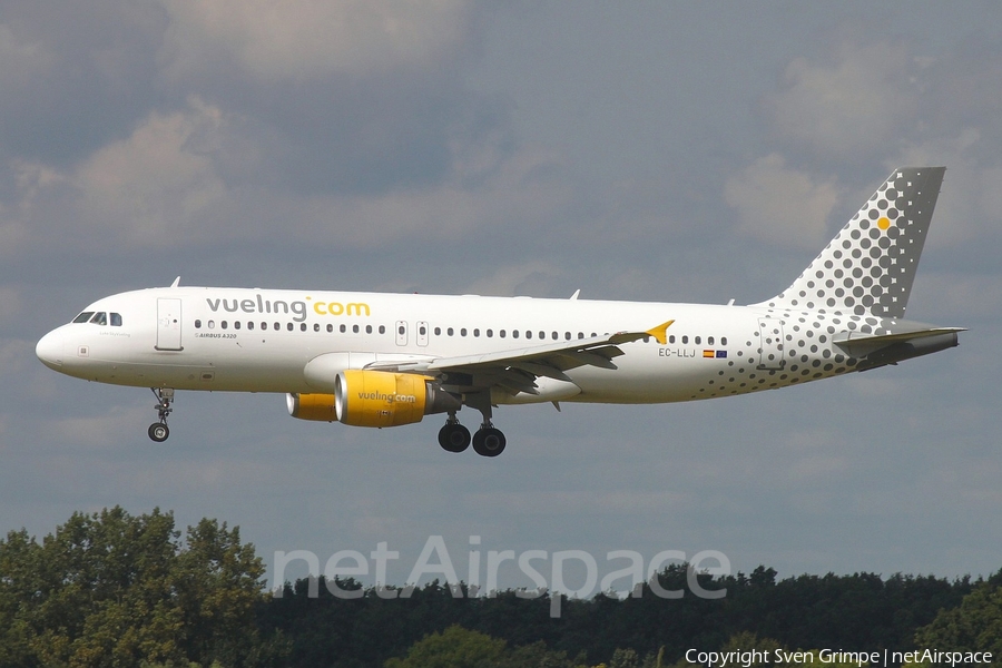 Vueling Airbus A320-214 (EC-LLJ) | Photo 186357