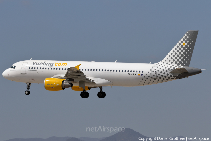 Vueling Airbus A320-214 (EC-LLM) | Photo 99622