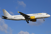 Vueling Airbus A320-214 (EC-LLM) at  Lisbon - Portela, Portugal