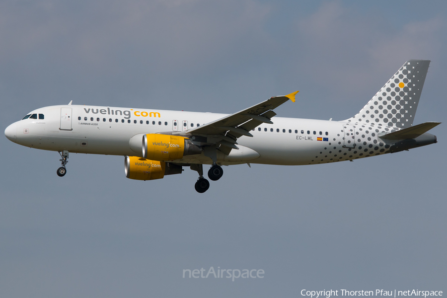 Vueling Airbus A320-214 (EC-LML) | Photo 82173