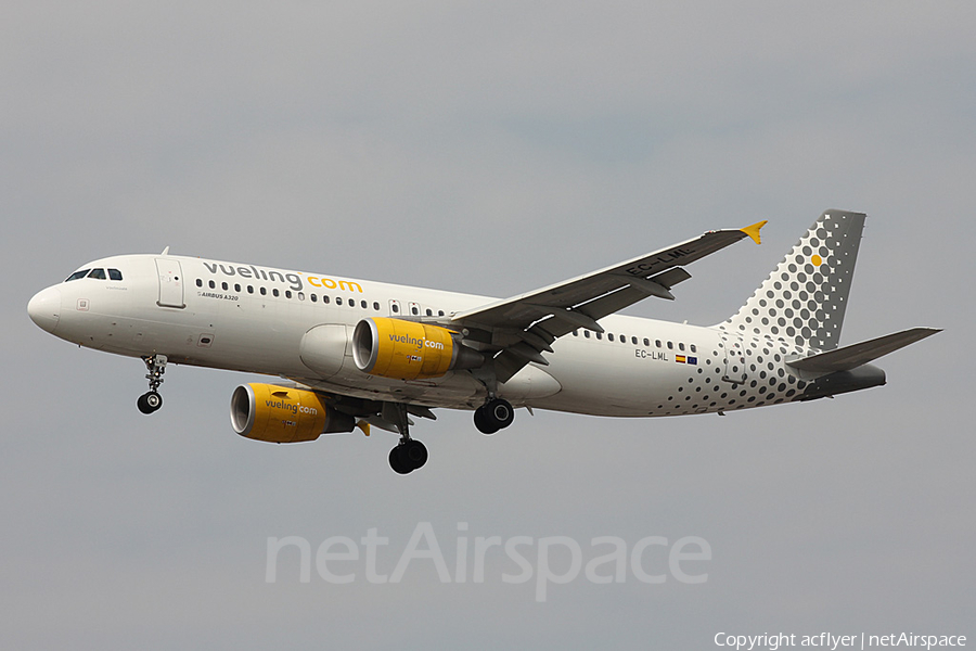 Vueling Airbus A320-214 (EC-LML) | Photo 383121