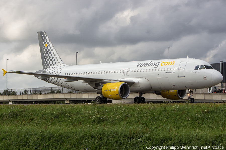 Vueling Airbus A320-214 (EC-LOB) | Photo 117648