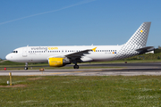 Vueling Airbus A320-214 (EC-LOB) at  Lisbon - Portela, Portugal
