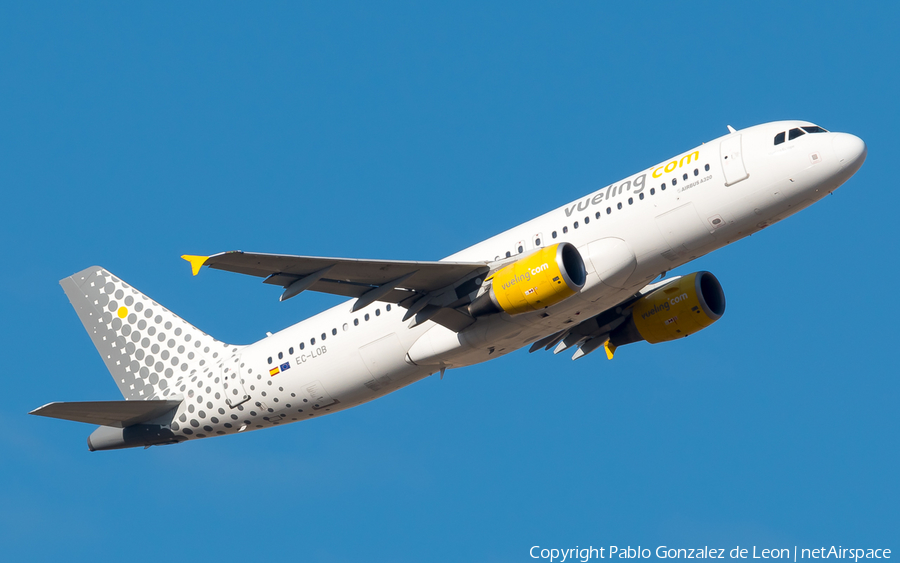 Vueling Airbus A320-214 (EC-LOB) | Photo 352571