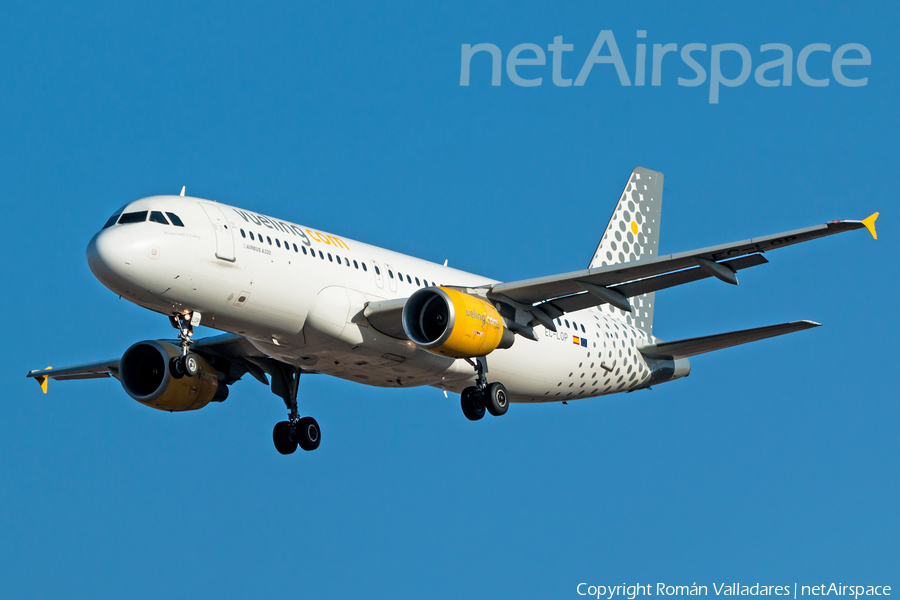 Vueling Airbus A320-214 (EC-LOP) | Photo 595358