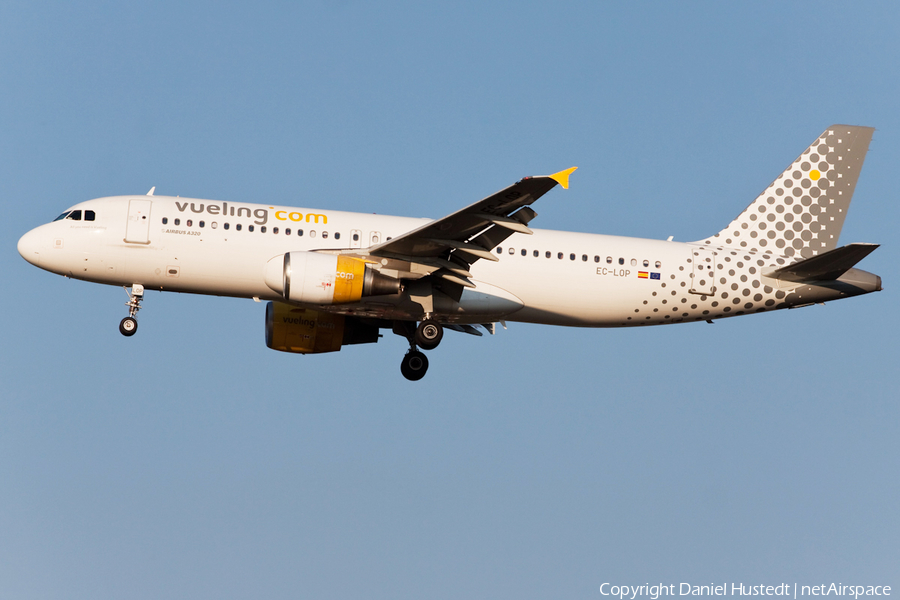 Vueling Airbus A320-214 (EC-LOP) | Photo 476428