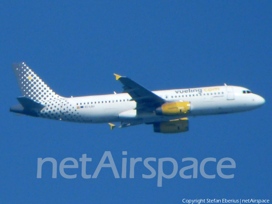 Vueling Airbus A320-232 (EC-LQJ) | Photo 661818