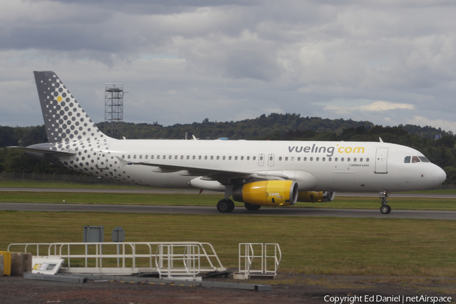 Vueling Airbus A320-232 (EC-LQK) | Photo 54497