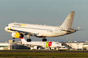 Vueling Airbus A320-232 (EC-LQK) at  Lisbon - Portela, Portugal