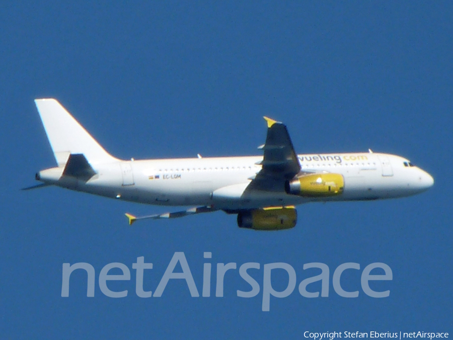 Vueling Airbus A320-232 (EC-LQM) | Photo 662297