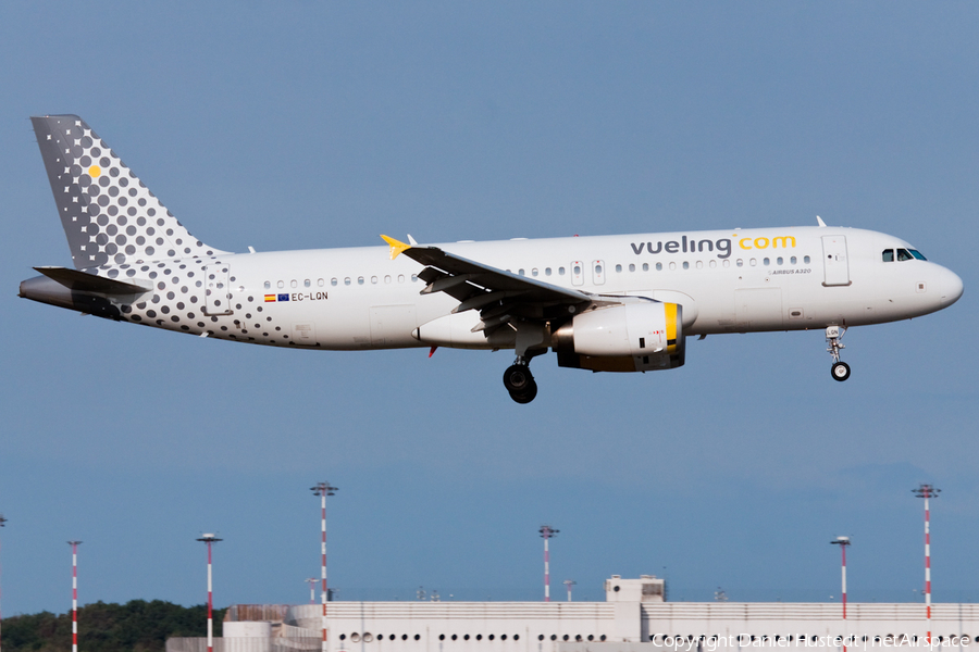 Vueling Airbus A320-232 (EC-LQN) | Photo 472268