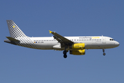 Vueling Airbus A320-232 (EC-LRA) at  Copenhagen - Kastrup, Denmark