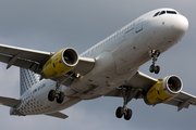 Vueling Airbus A320-232 (EC-LRA) at  London - Heathrow, United Kingdom