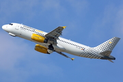 Vueling Airbus A320-232 (EC-LRE) at  Barcelona - El Prat, Spain