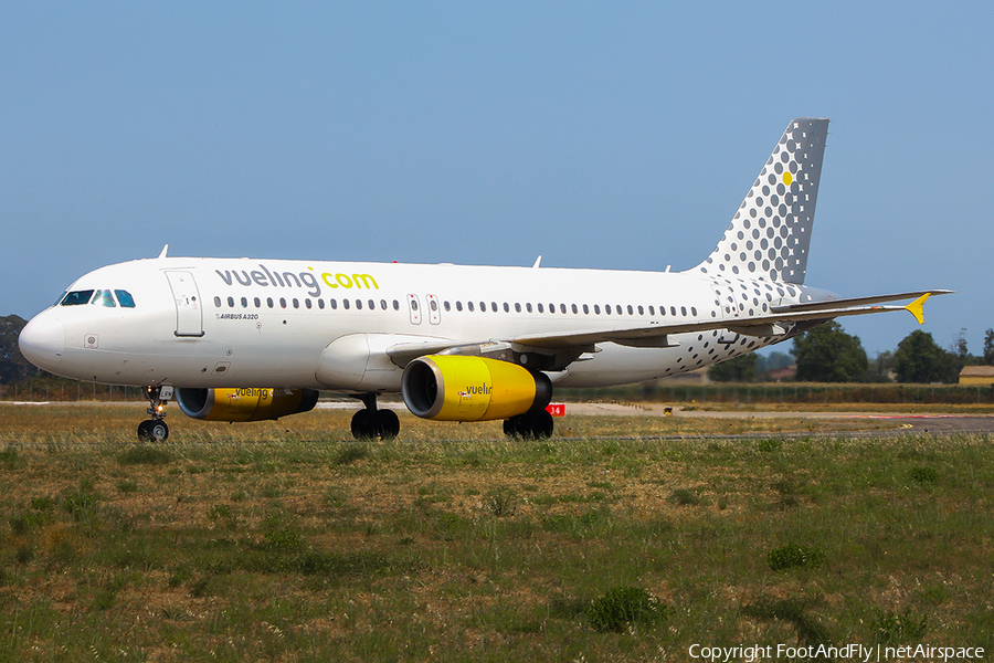 Vueling Airbus A320-232 (EC-LRM) | Photo 148200