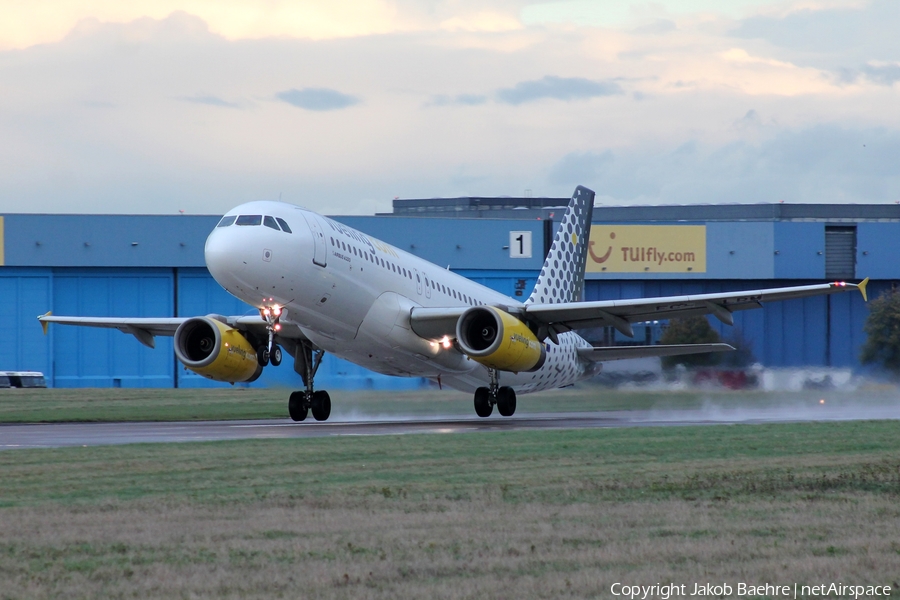 Vueling Airbus A320-232 (EC-LRM) | Photo 140296
