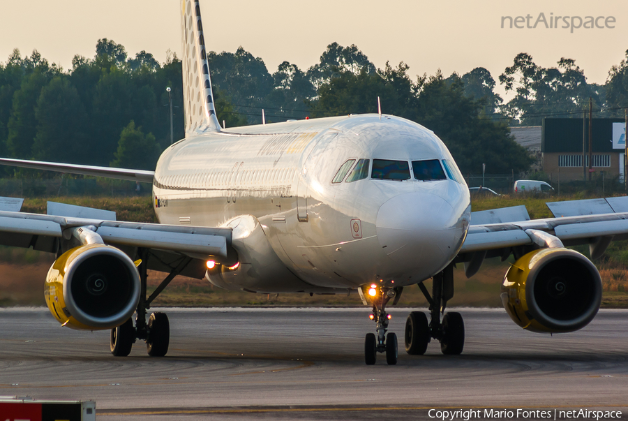 Vueling Airbus A320-232 (EC-LRM) | Photo 135537