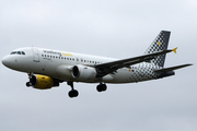 Vueling Airbus A319-112 (EC-LRS) at  Copenhagen - Kastrup, Denmark