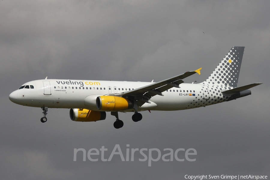 Vueling Airbus A320-232 (EC-LRY) | Photo 105559