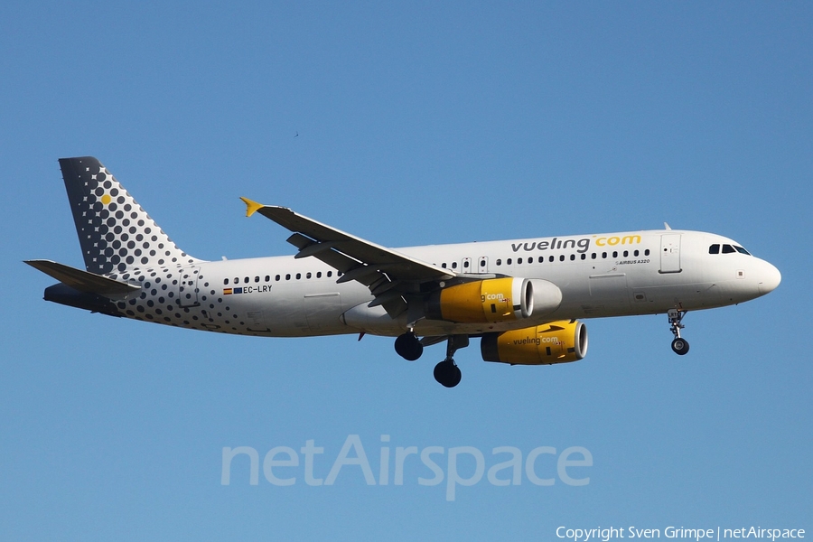 Vueling Airbus A320-232 (EC-LRY) | Photo 106297