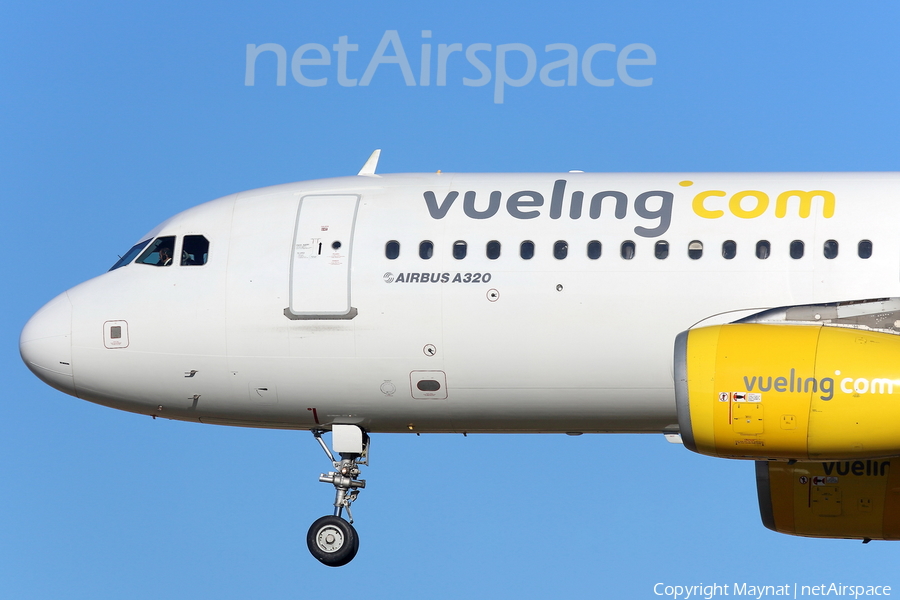 Vueling Airbus A320-232 (EC-LRY) | Photo 168935