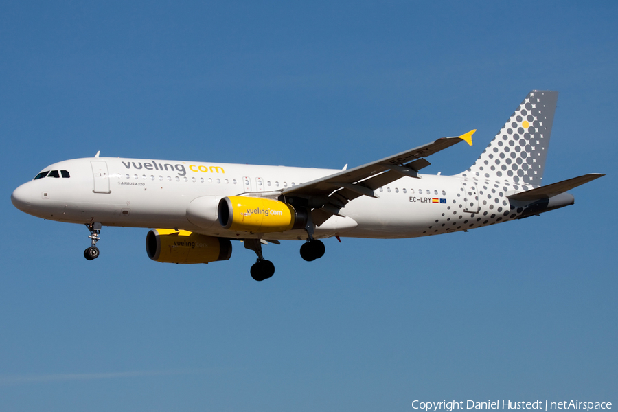 Vueling Airbus A320-232 (EC-LRY) | Photo 540563