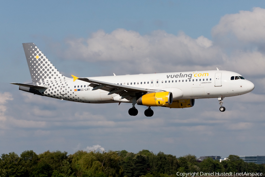 Vueling Airbus A320-232 (EC-LRY) | Photo 644518