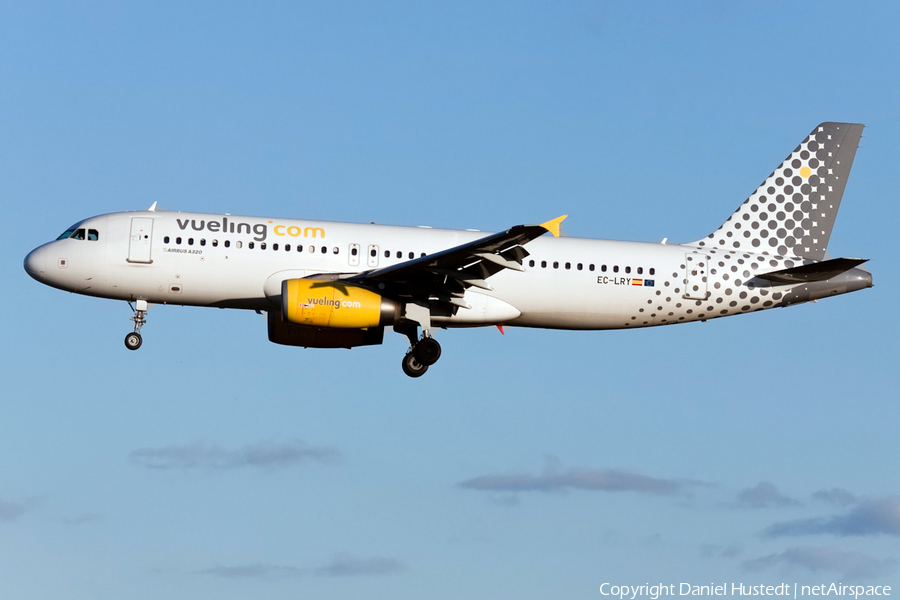 Vueling Airbus A320-232 (EC-LRY) | Photo 514902