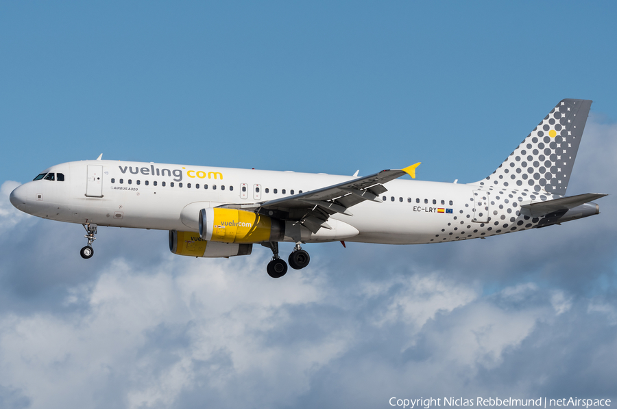 Vueling Airbus A320-232 (EC-LRY) | Photo 267248