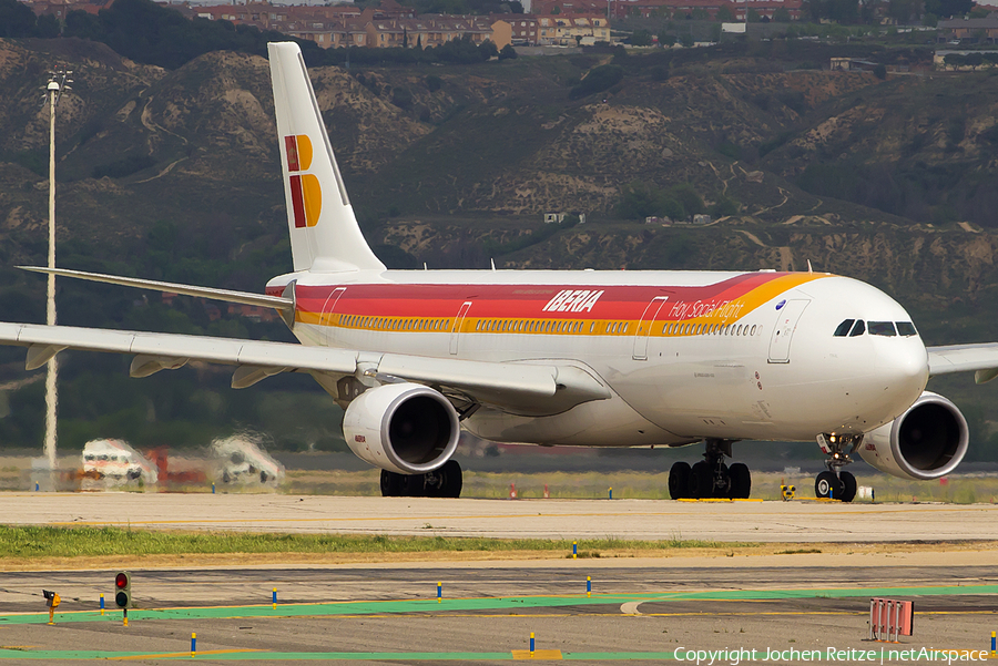 Iberia Airbus A330-302 (EC-LUB) | Photo 47237