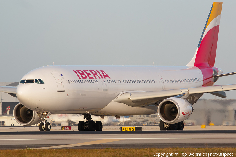 Iberia Airbus A330-302 (EC-LUB) | Photo 242489