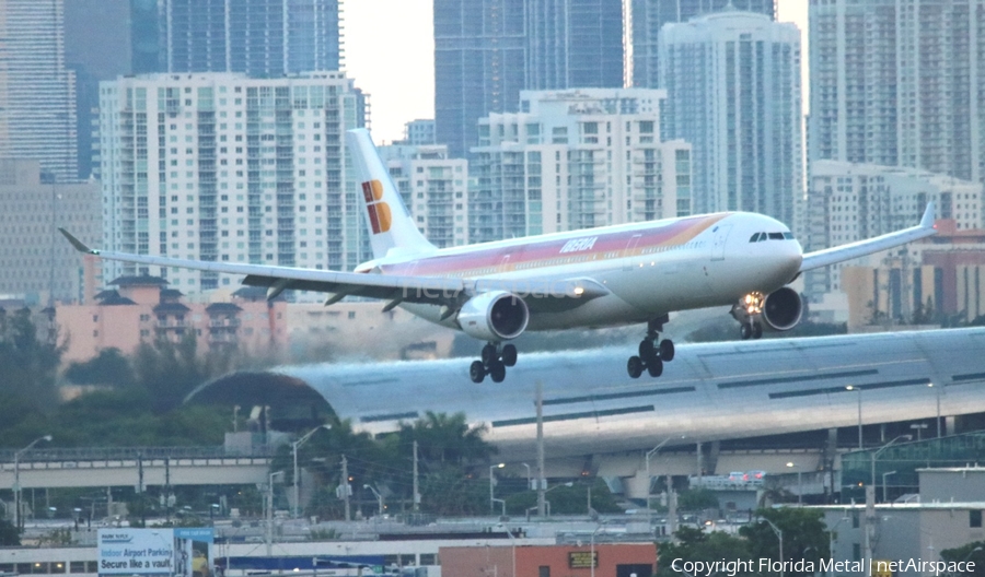 Iberia Airbus A330-302 (EC-LUB) | Photo 577151